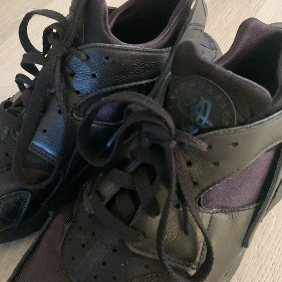 Nike mens Air Huarache Run Triple Black Shoes Size 9 - Picture 7 of 12